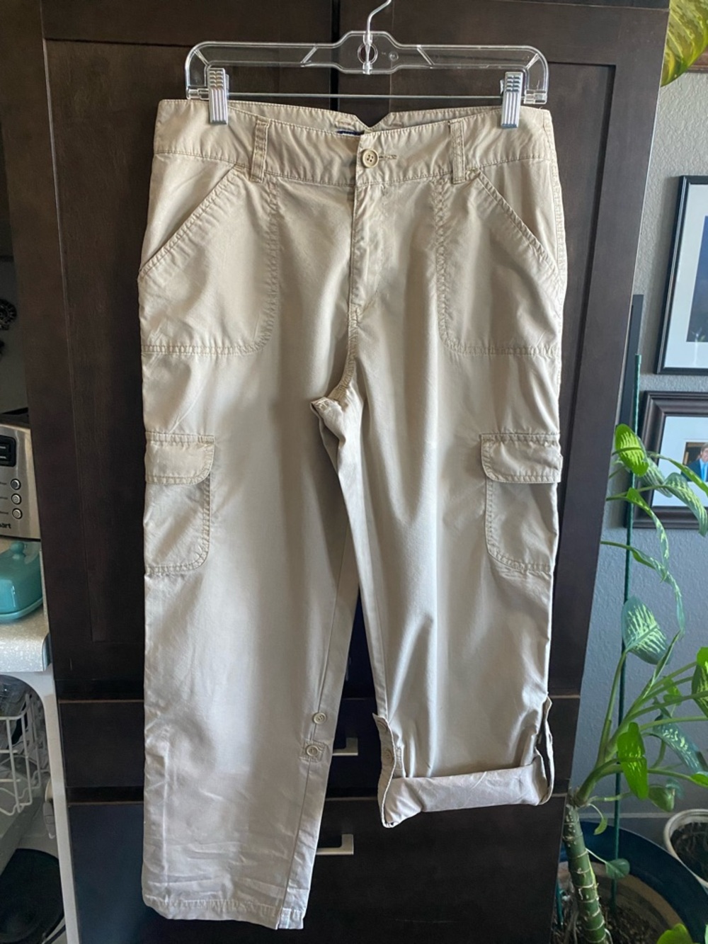 Women’s Caribbean Joe size 8 khaki convertible pants.